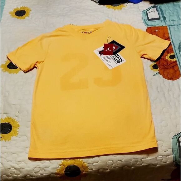 NWOT UNISEX NIKE JORDAN JUMPMAN CLUB TSHIRT - Picture 1 of 4